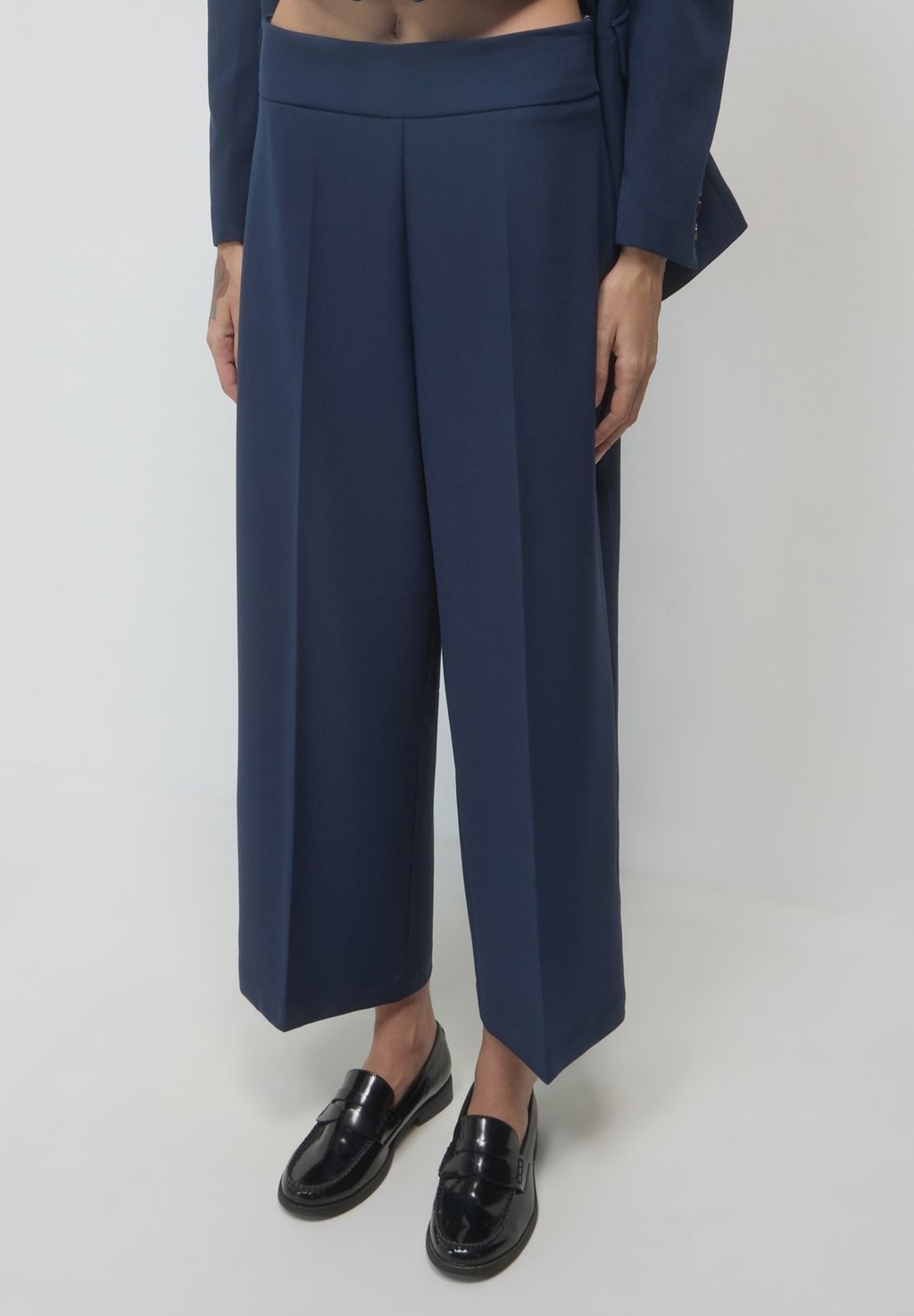 Брюки PALAZZO Calliope, темно-синий
Брюки PALAZZO Calliope, темно-синий