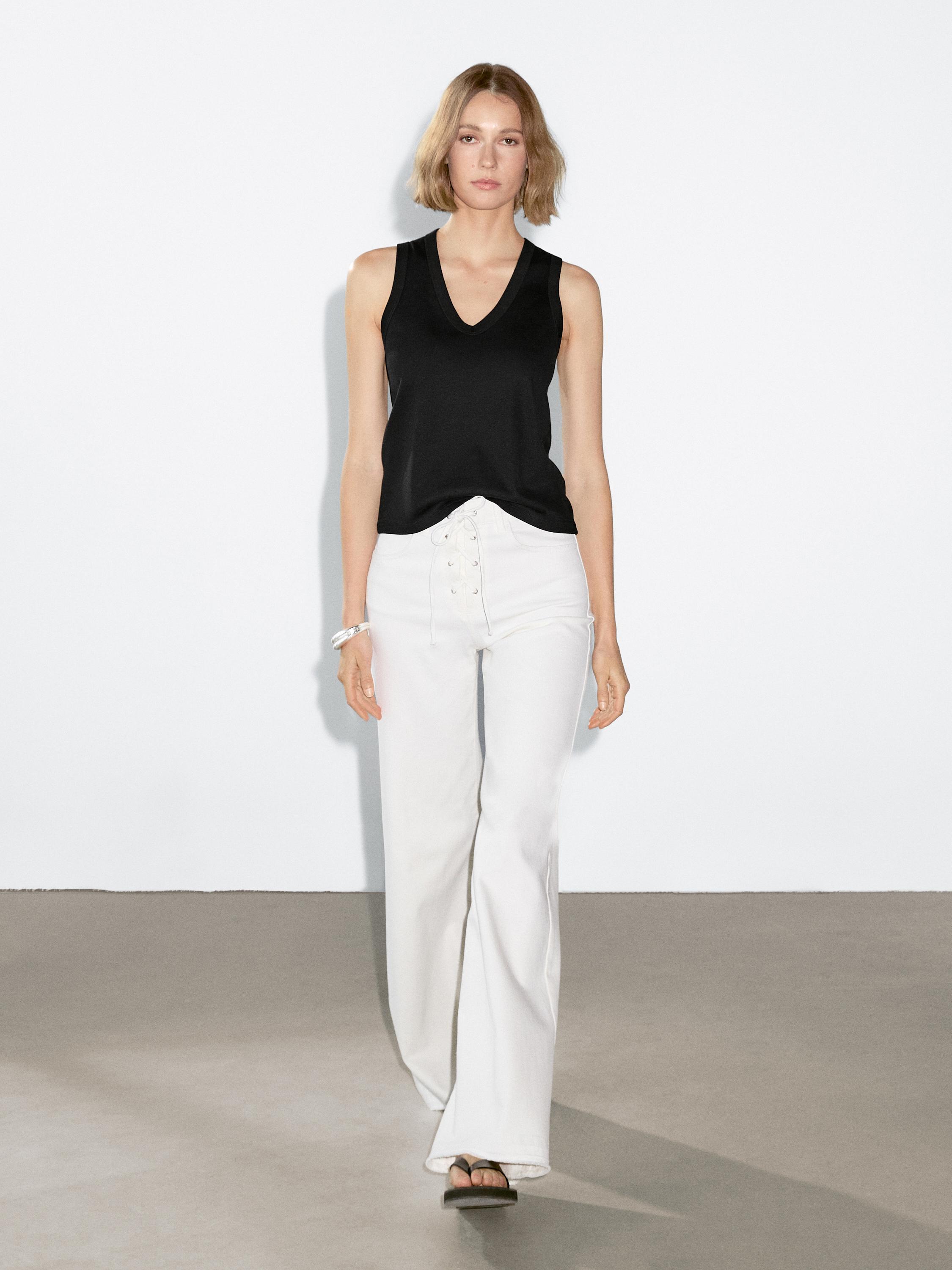 Футболка из мерсеризованного хлопка с V-образным вырезом Massimo Dutti, черный
Футболка из мерсеризованного хлопка с V-образным вырезом Massimo Dutti, черный