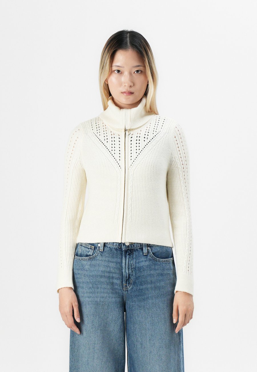 Кардиган ONLY ONLLISELOTTE ZIP CARDIGAN, Whitecap Gray/Off-White
Кардиган ONLY ONLLISELOTTE ZIP CARDIGAN, Whitecap Gray/Off-White
