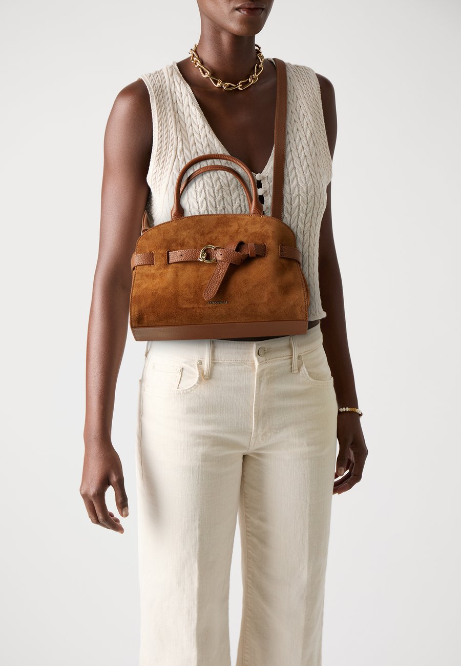 Сумка Coccinelle SABINE, Cognac
Сумка Coccinelle SABINE, Cognac