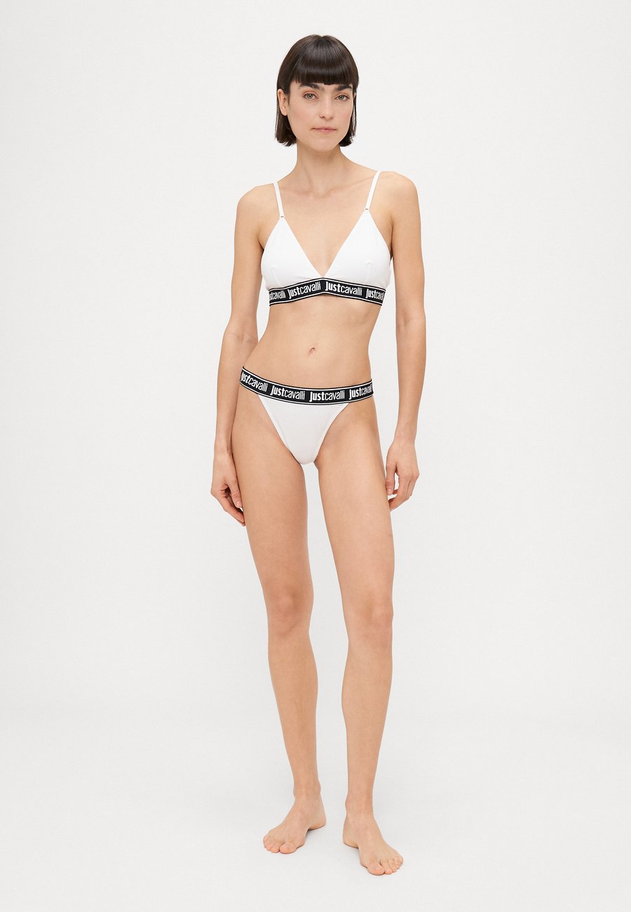 Трусы Just Cavalli PERIZOMA 3 PACK, White
Трусы Just Cavalli PERIZOMA 3 PACK, White
