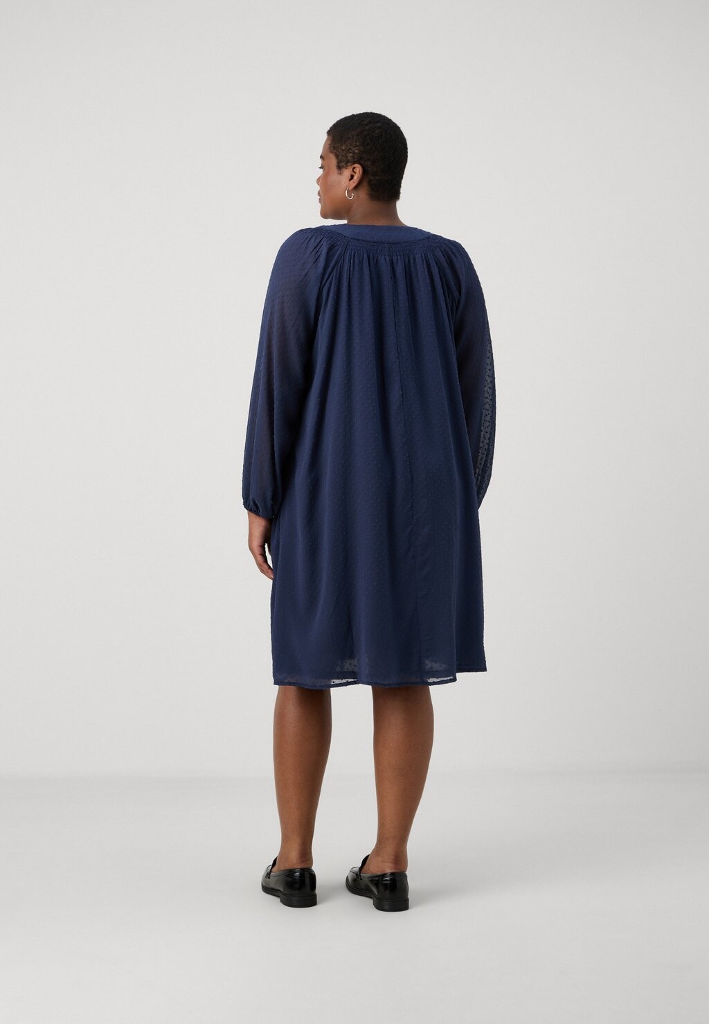 Повседневное платье CARANINE LIFE V NECK KNEE DRESS ONLY Carmakoma, светло-голубой
Повседневное платье CARANINE LIFE V NECK KNEE DRESS ONLY Carmakoma, светло-голубой