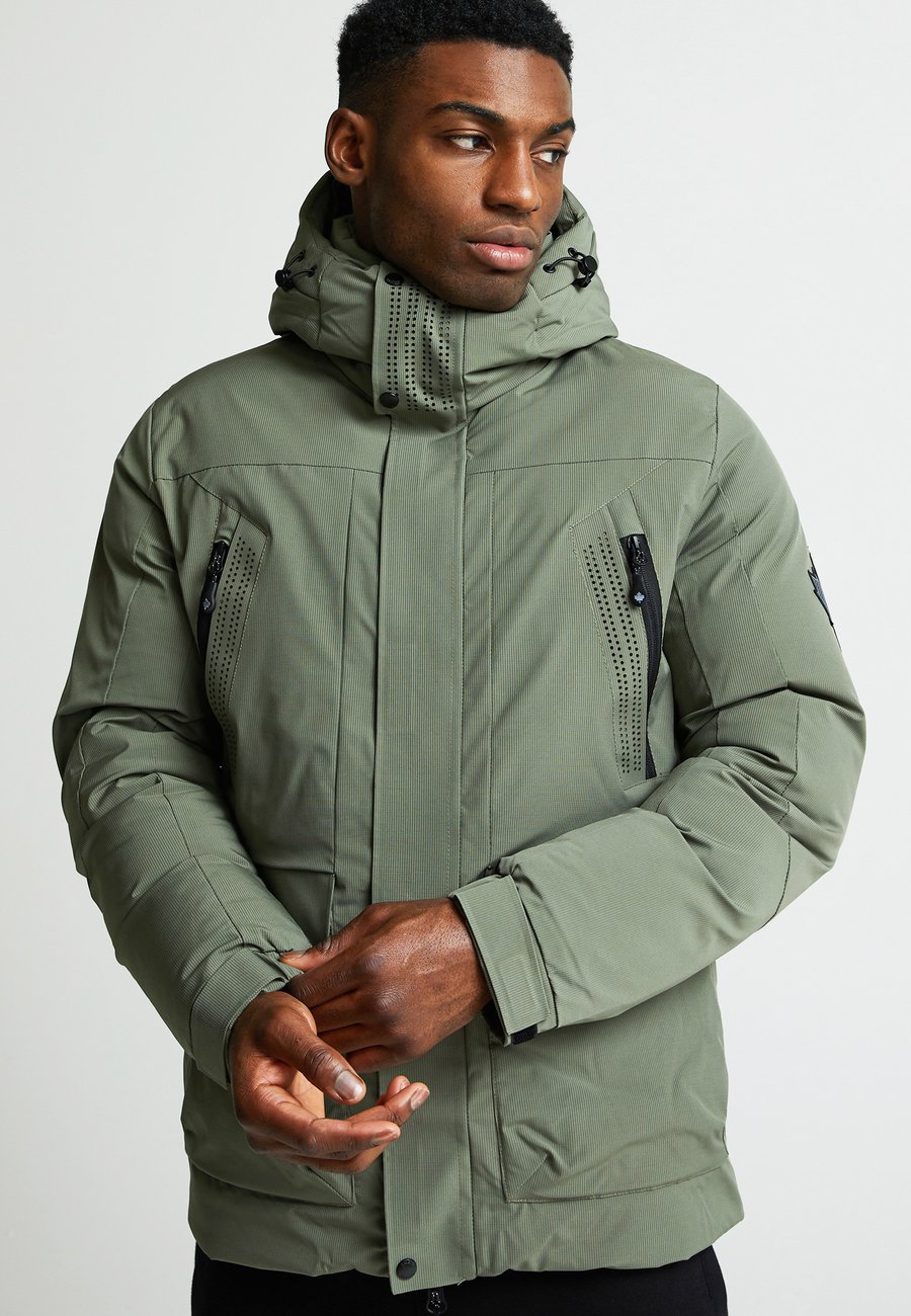 Пальто Zavetti Canada ERANIO PUFFER , Dusty Olive/Olive
Пальто Zavetti Canada ERANIO PUFFER , Dusty Olive/Olive