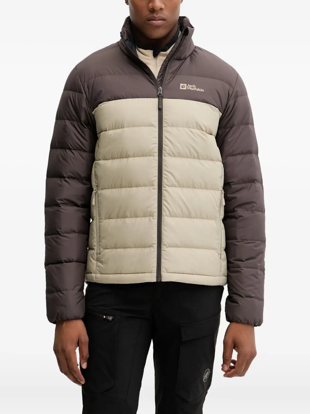 Пуховик в стиле колор-блок Jack Wolfskin, коричневый
Пуховик в стиле колор-блок Jack Wolfskin, коричневый