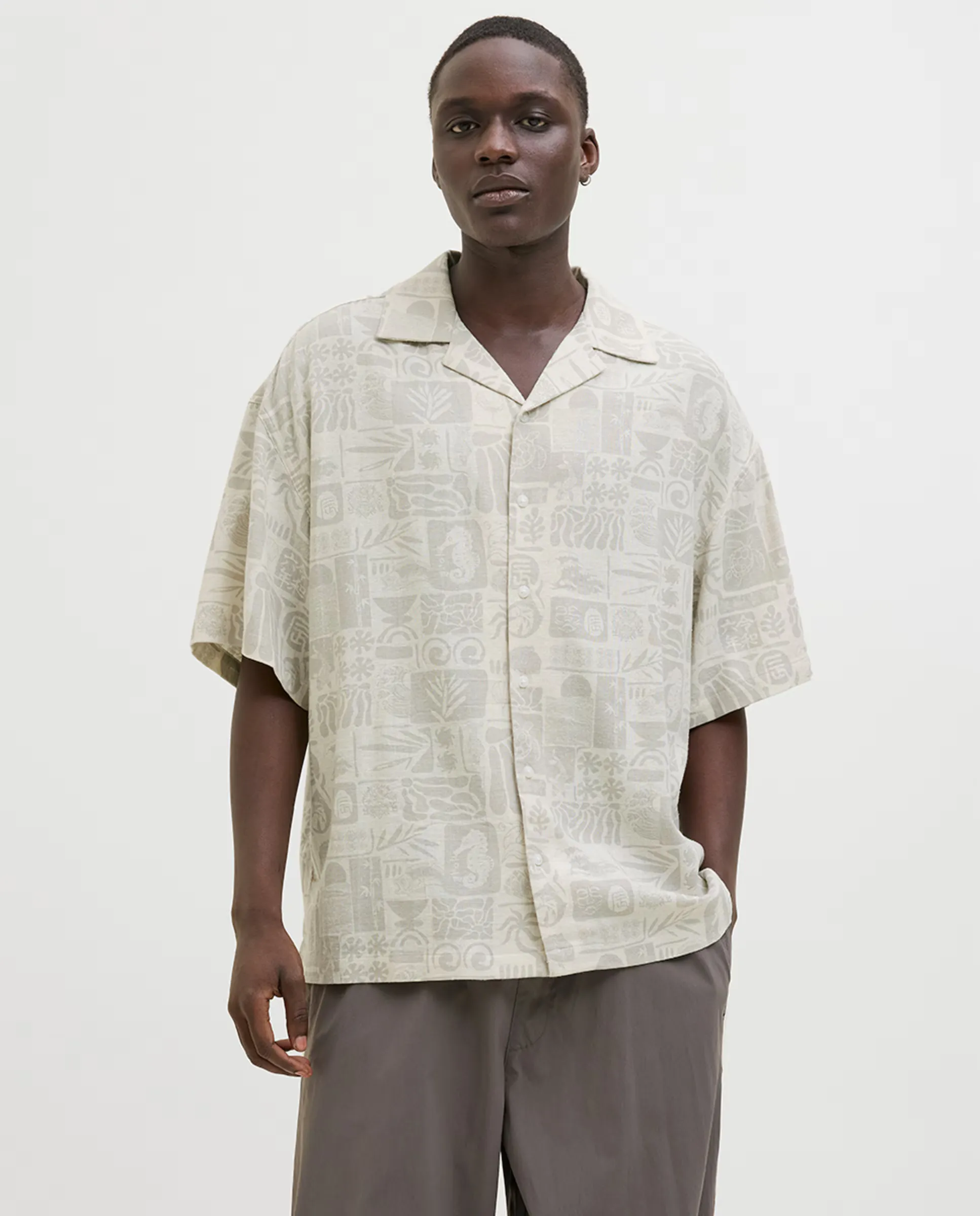 Мужская рубашка с коротким рукавом и принтом Jack & Jones, бежевый
Мужская рубашка с коротким рукавом и принтом Jack & Jones, бежевый