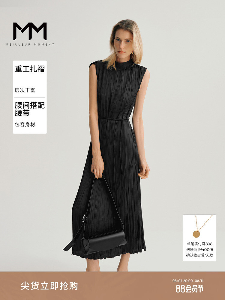 Плиссированное платье Mai Meng с длинной юбкой, черный
Плиссированное платье Mai Meng с длинной юбкой, черный