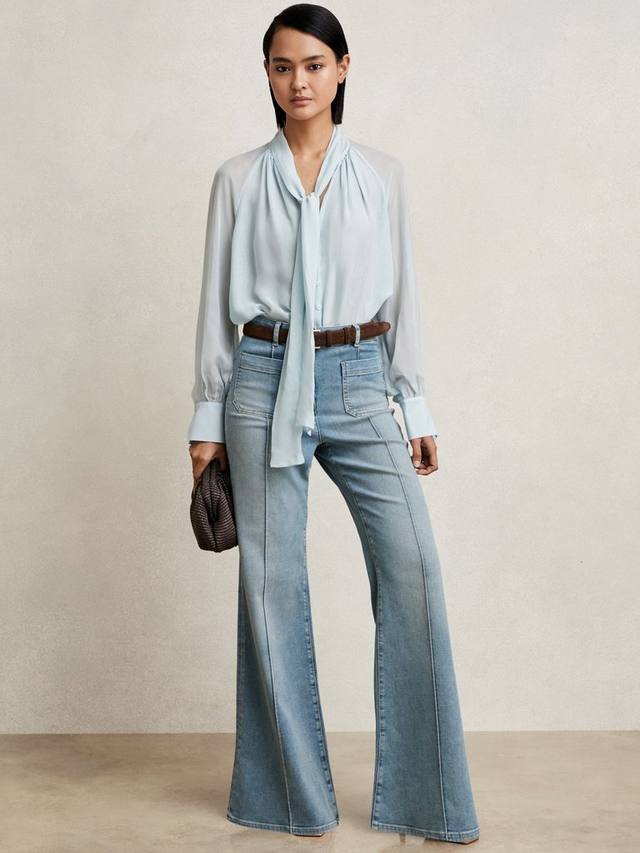 Блузка Tina с длинными рукавами и воротником-галстуком из смесового шелка Reiss
Блузка Tina с длинными рукавами и воротником-галстуком из смесового шелка Reiss