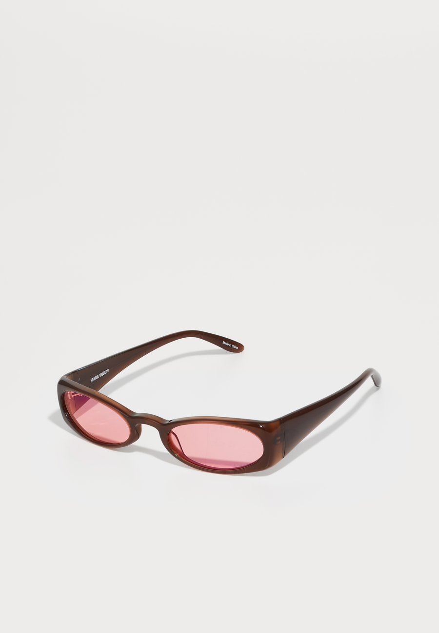 Солнцезащитные очки Henrik Vibskov MEGAN SUNGLASSES UNISEX, Brown/Red/Brown
Солнцезащитные очки Henrik Vibskov MEGAN SUNGLASSES UNISEX, Brown/Red/Brown