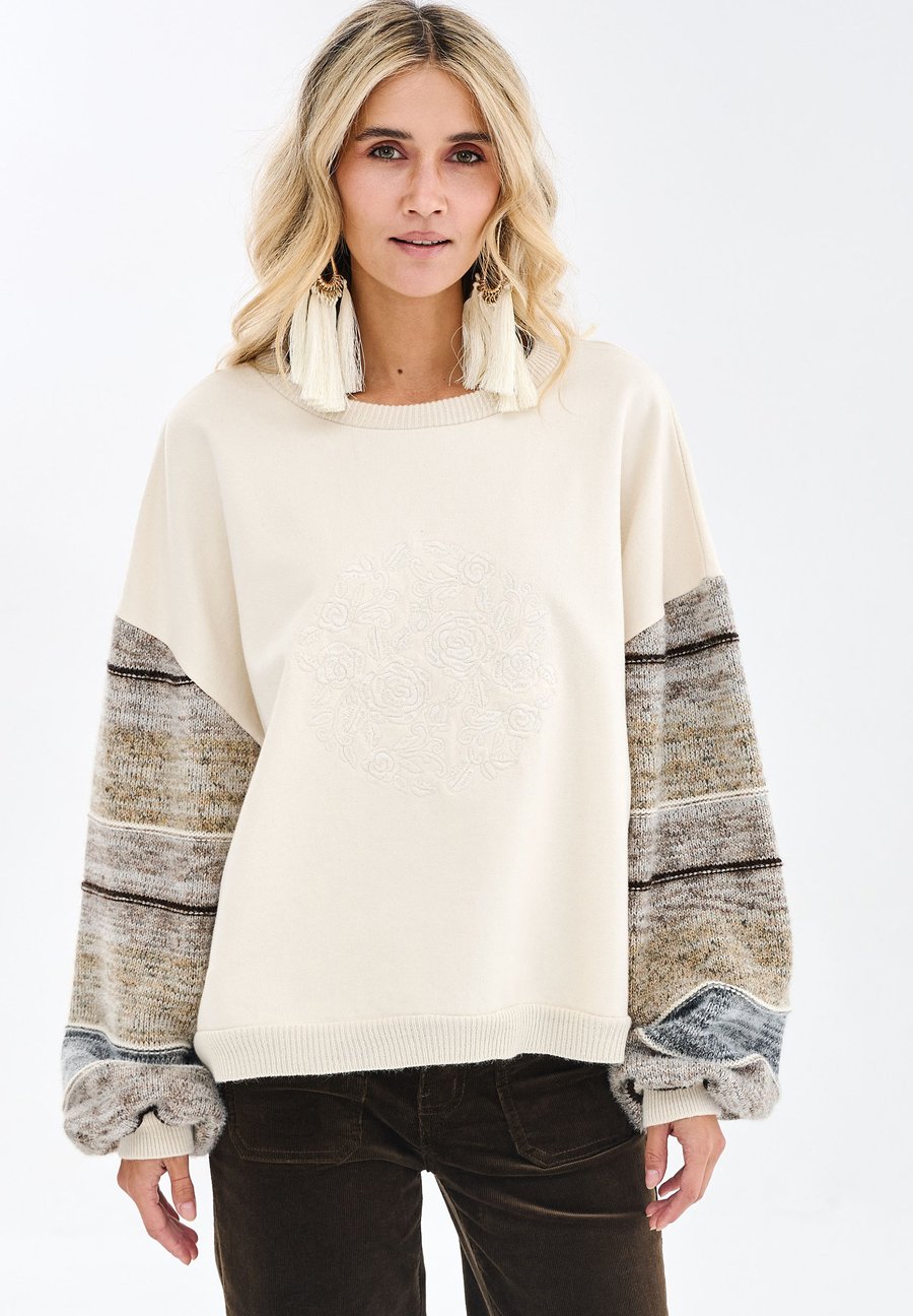 Джемпер blue shadow ALIZA, White
Джемпер blue shadow ALIZA, White