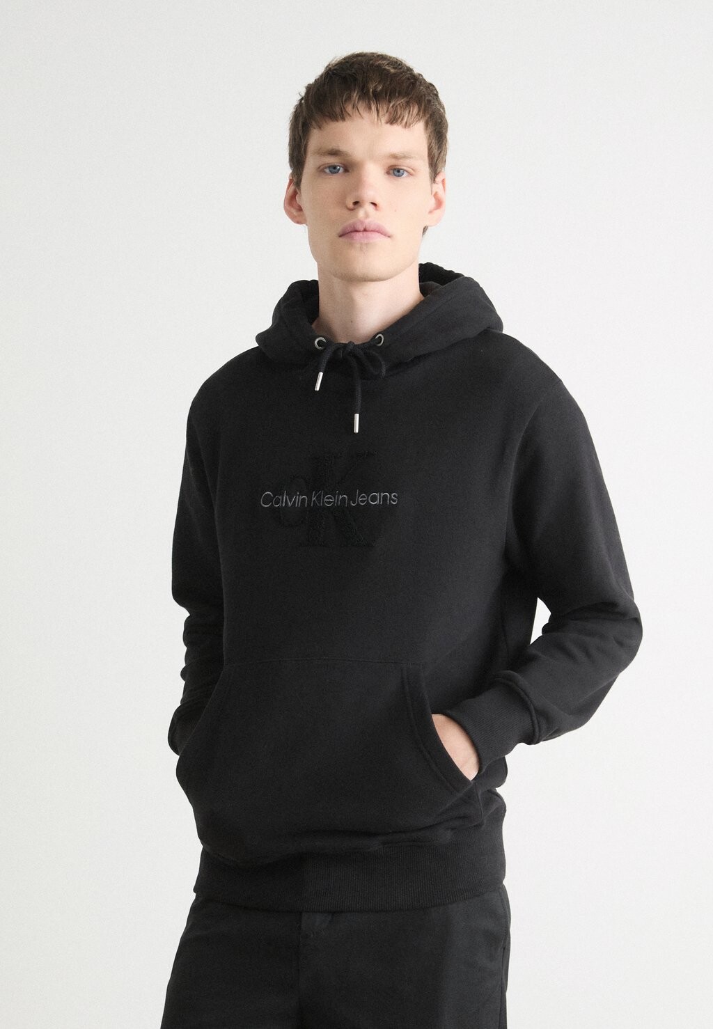 Толстовка с капюшоном MONOLOGO HOODIE Calvin Klein Jeans, черный 
Толстовка с капюшоном MONOLOGO HOODIE Calvin Klein Jeans, черный
