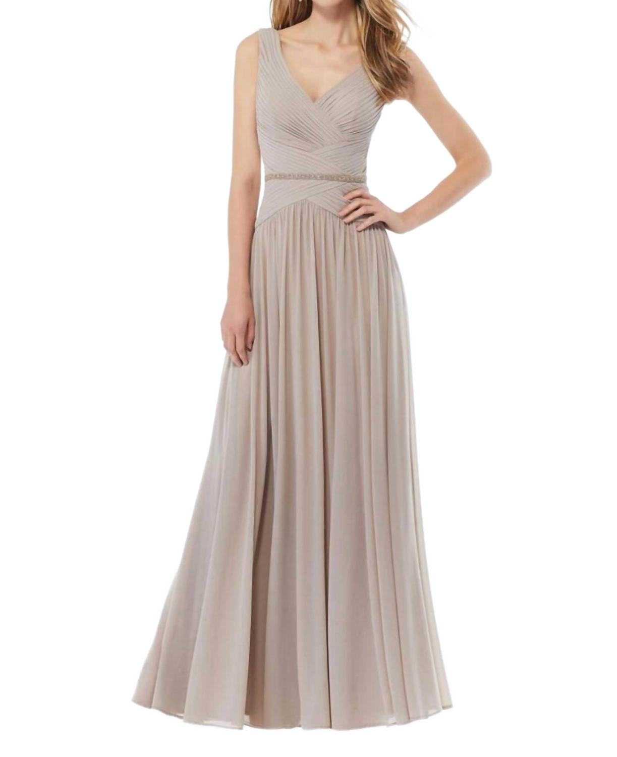 Вечернее платье с присборенным лифом в цвете таупе MORILEE
Вечернее платье с присборенным лифом в цвете таупе MORILEE