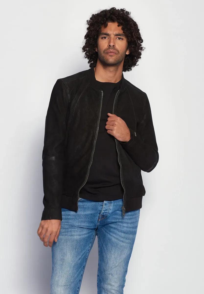 Кожаная куртка Maze "4201970", черный
Кожаная куртка Maze "4201970", черный