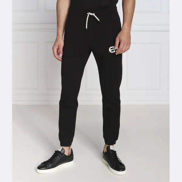 Спортивные брюки стандартного кроя Emporio Armani, черный
Спортивные брюки стандартного кроя Emporio Armani, черный
