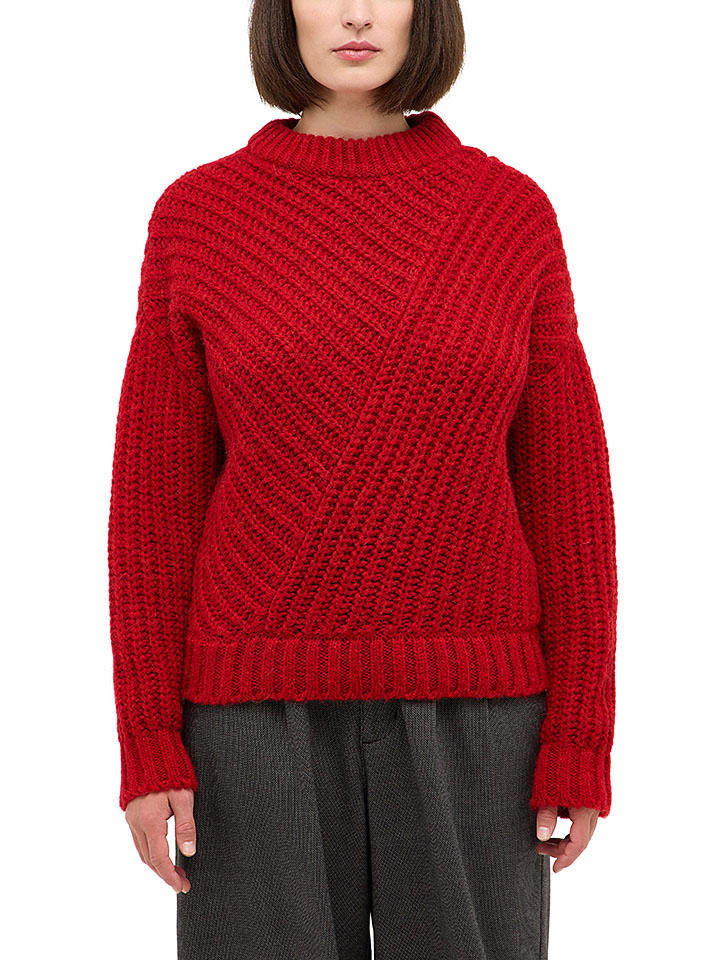 Свитер красного цвета Mustang
Свитер красного цвета Mustang