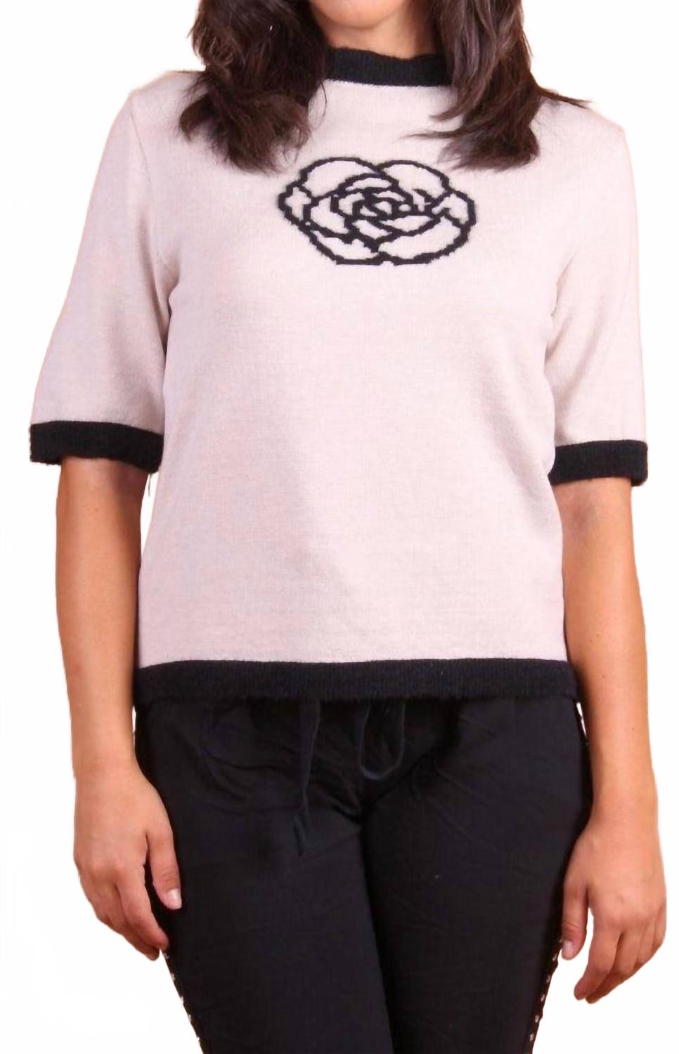 Розовый короткий рукав свитер в бежевом GIGI MODA
Розовый короткий рукав свитер в бежевом GIGI MODA