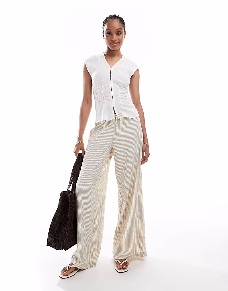 Широкие брюки Stradivarius Tall из льна в полоску цвета экрю
Широкие брюки Stradivarius Tall из льна в полоску цвета экрю