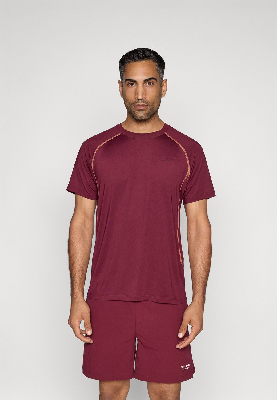 Футболка Ted Baker Sports STEVEN, Tawny Port/Bordeaux
Футболка Ted Baker Sports STEVEN, Tawny Port/Bordeaux