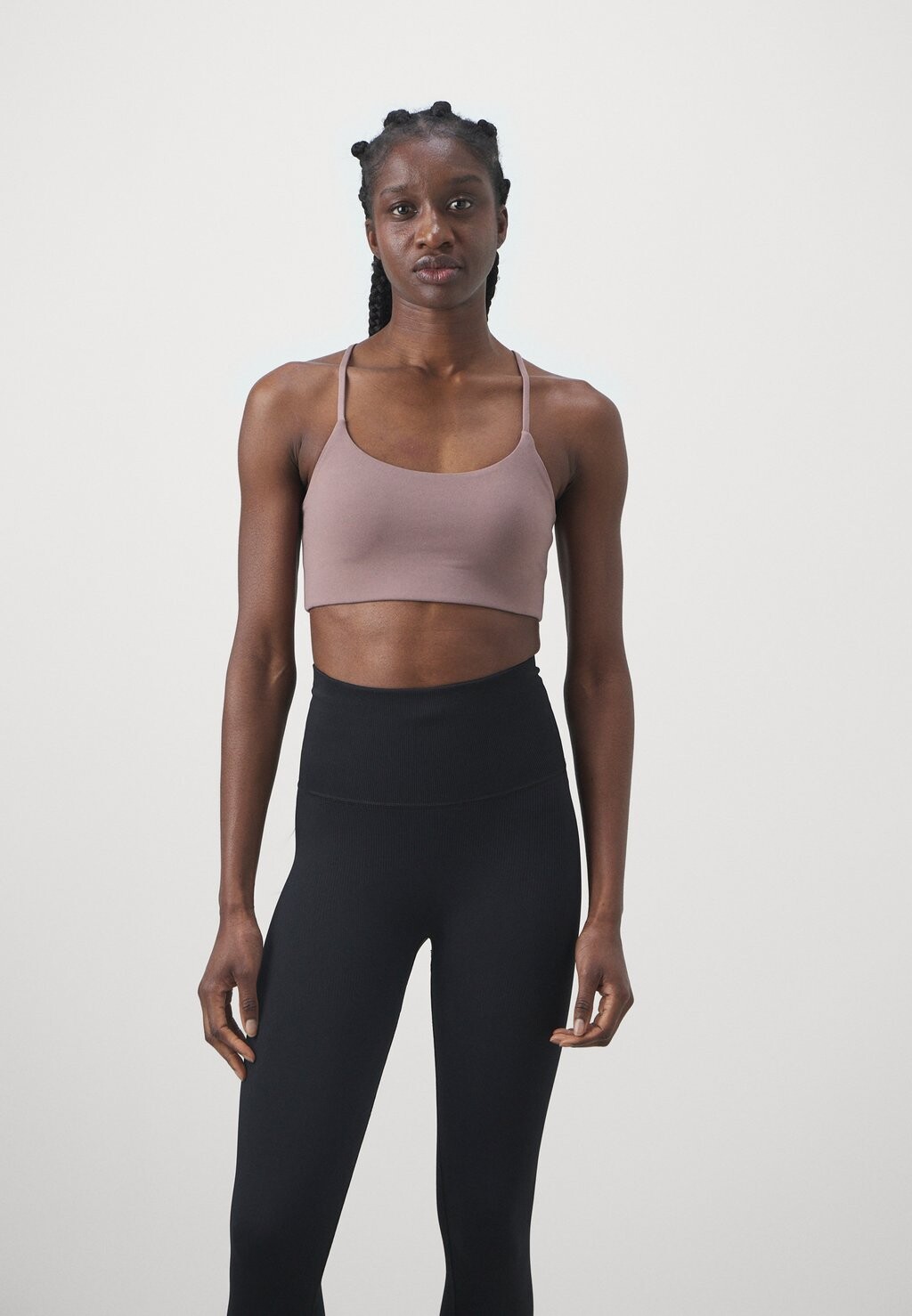 Спортивные бюстгальтеры с легкой поддержкой FLOAT JULIET STRAPPY Girlfriend Collective, сирень
Спортивные бюстгальтеры с легкой поддержкой FLOAT JULIET STRAPPY Girlfriend Collective, сирень