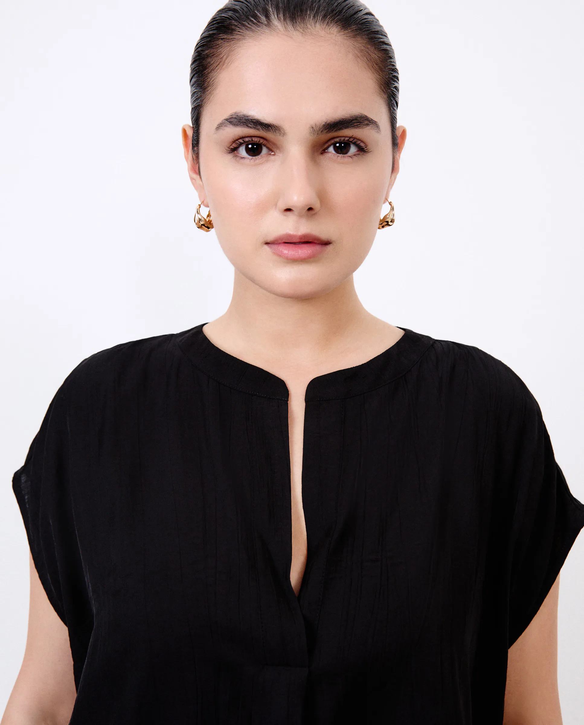 Женский топ с коротким рукавом гладкий Couchel, черный
Женский топ с коротким рукавом гладкий Couchel, черный