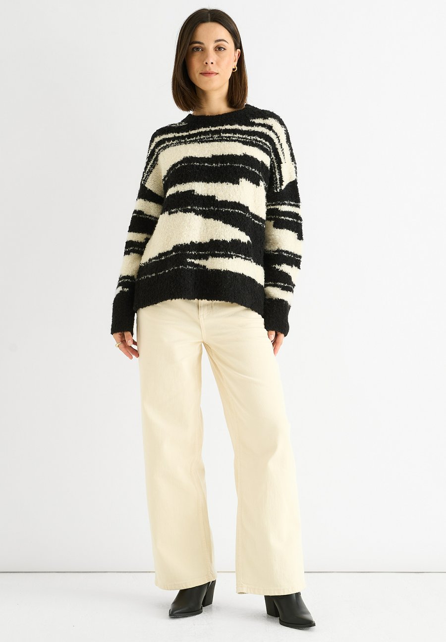 Джемпер GINI LONDON Jumper, Schwarz/Black
Джемпер GINI LONDON Jumper, Schwarz/Black