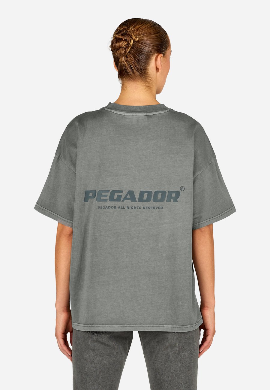 Футболка Pegador ARENDAL LOGO, Vintage Grey Anthracite/Dark Grey, Черный, Футболка Pegador ARENDAL LOGO, Vintage Grey Anthracite/Dark Grey
Футболка Pegador ARENDAL LOGO, Vintage Grey Anthracite/Dark Grey, Черный, Футболка Pegador ARENDAL LOGO, Vintage Grey Anthracite/Dark Grey