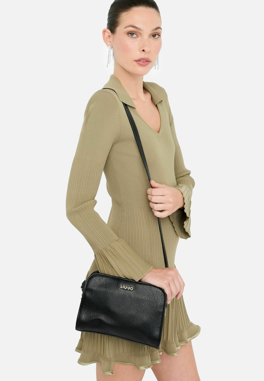 Сумка кросс-боди LIU JO BETTER, Black
Сумка кросс-боди LIU JO BETTER, Black