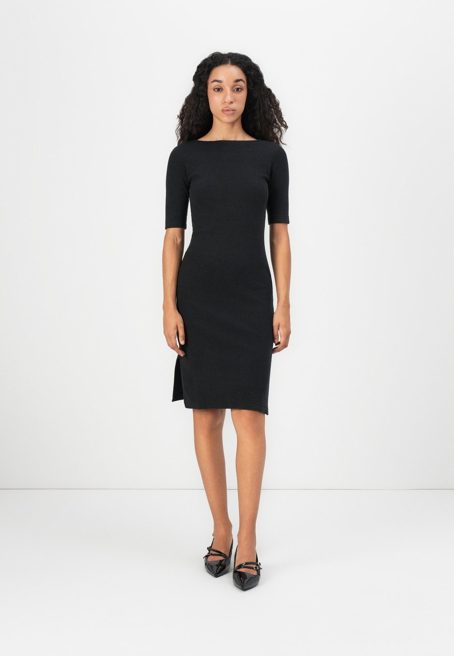 Платье DOCKERS WINTER DRESS, Beautiful Black/Black
Платье DOCKERS WINTER DRESS, Beautiful Black/Black