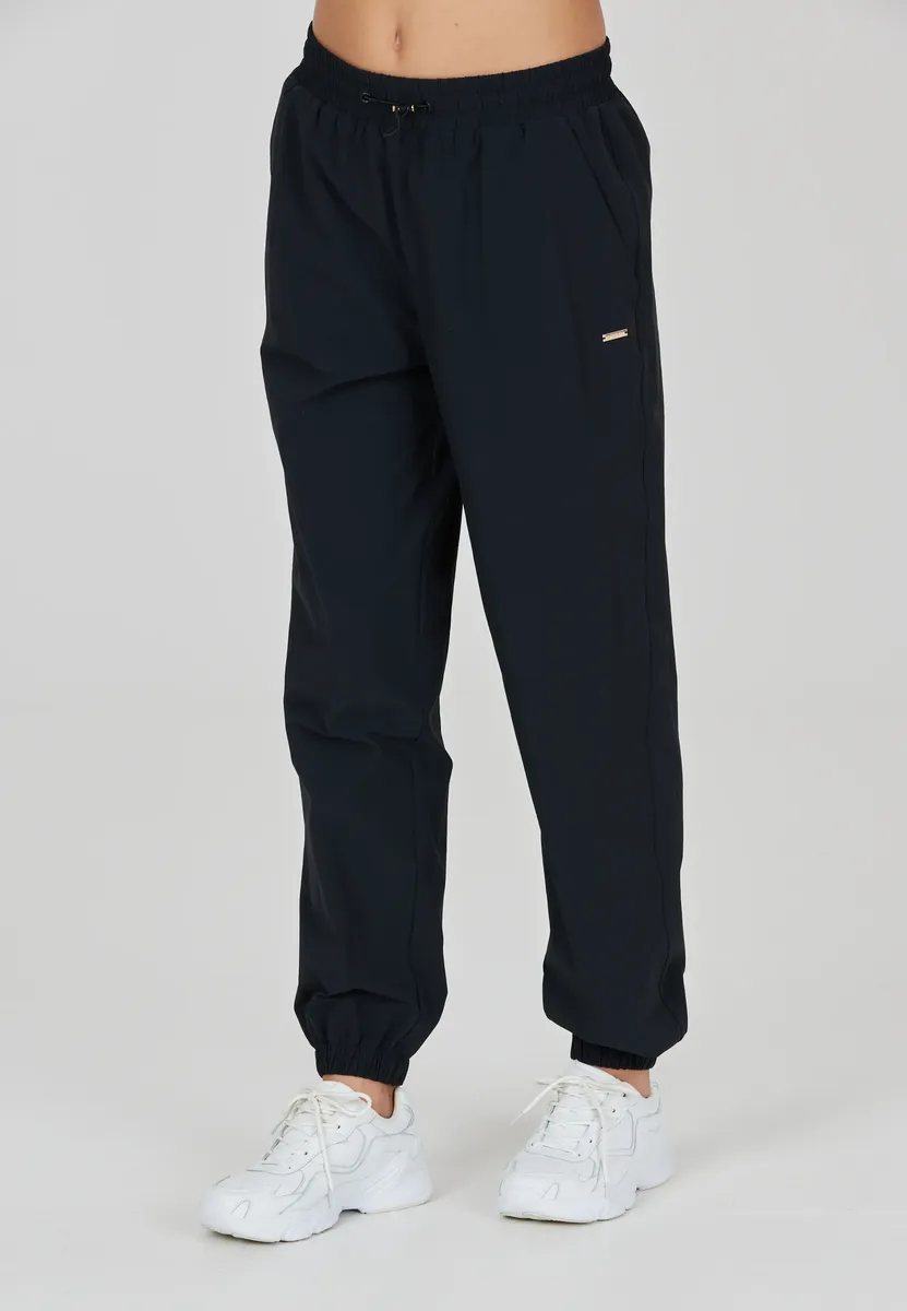 Спортивные брюки ATHLECIA "Hero" с функцией растяжения в четырех направлениях, черный
Спортивные брюки ATHLECIA "Hero" с функцией растяжения в четырех направлениях, черный