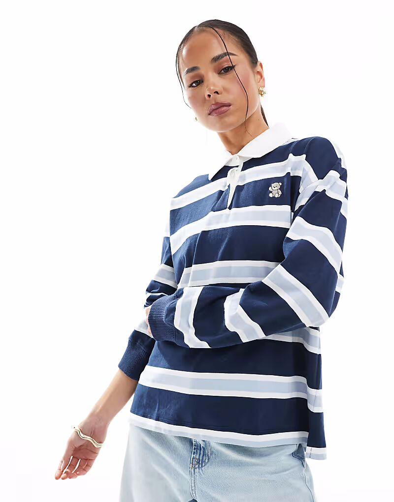 Полосатая футболка-поло Hollister с длинными рукавами и изображением медведя темно-синего цвета
Полосатая футболка-поло Hollister с длинными рукавами и изображением медведя темно-синего цвета