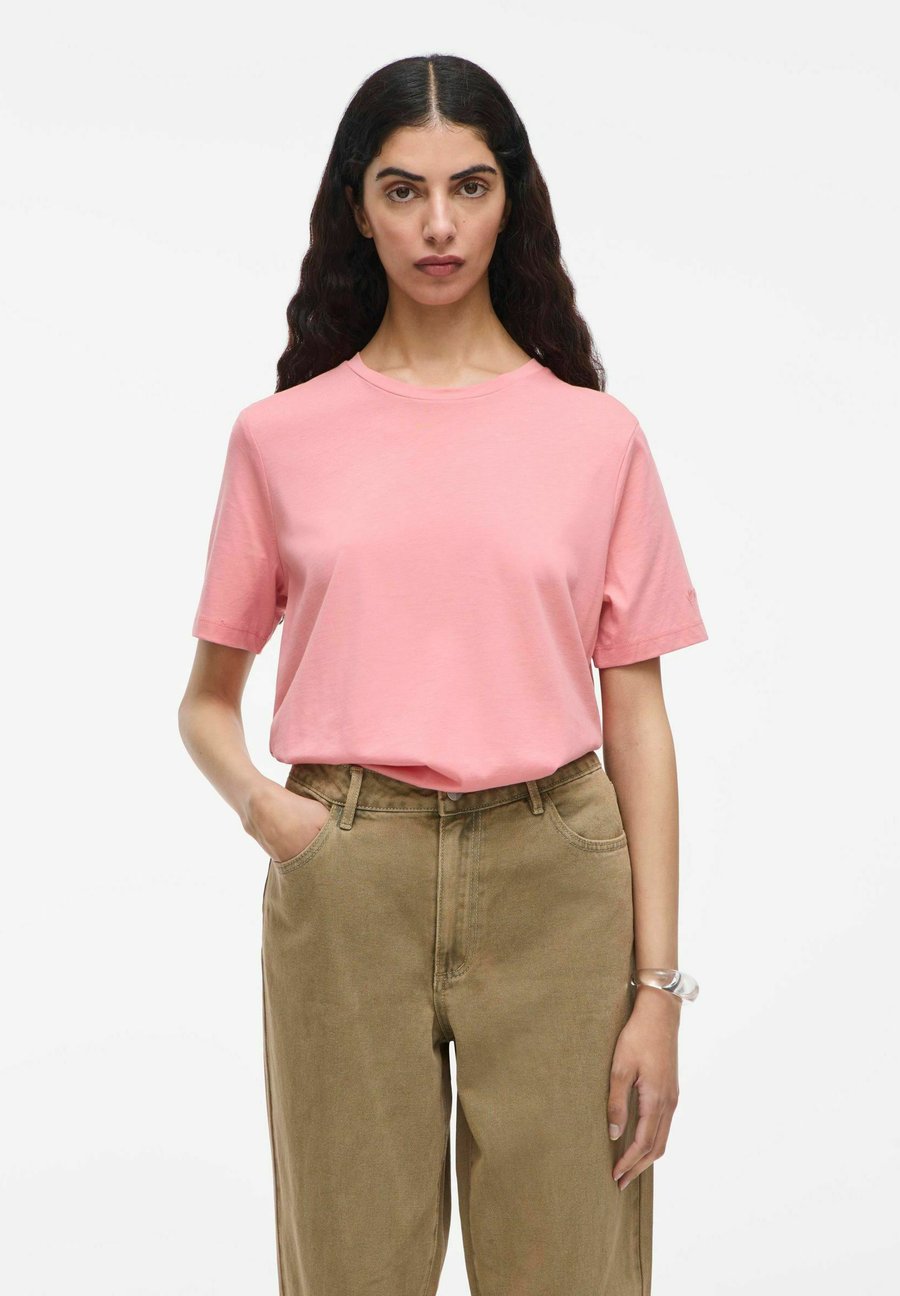 Футболка Rouge Edit Basic T-shirt, Peach Blossom/Pink, Оранжевый, Футболка Rouge Edit Basic T-shirt, Peach Blossom/Pink
Футболка Rouge Edit Basic T-shirt, Peach Blossom/Pink, Оранжевый, Футболка Rouge Edit Basic T-shirt, Peach Blossom/Pink