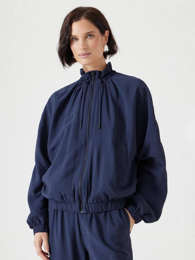 Воздушная куртка-бомбер HUSH, темно-синий
Воздушная куртка-бомбер HUSH, темно-синий