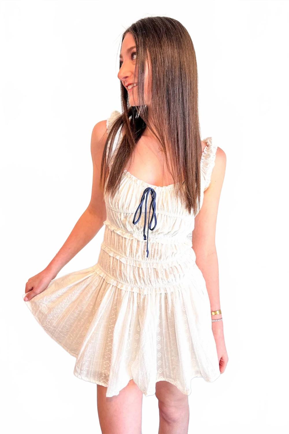 Мини-платье Sunny Afternoon в белом цвете Sky to Moon
Мини-платье Sunny Afternoon в белом цвете Sky to Moon