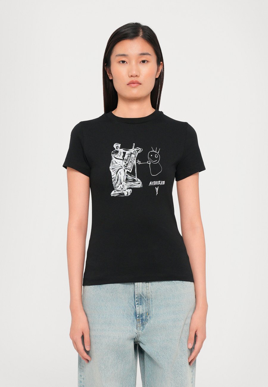 Футболка MOSCHINO JEANS Print T-shirt, Black
Футболка MOSCHINO JEANS Print T-shirt, Black