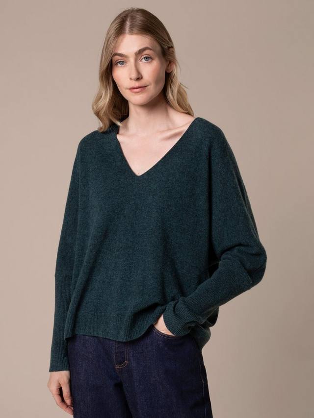 Вязаный свитер из кашемира с V-образным вырезом Celtic & Co., Deep Icelandic Blue
Вязаный свитер из кашемира с V-образным вырезом Celtic & Co., Deep Icelandic Blue