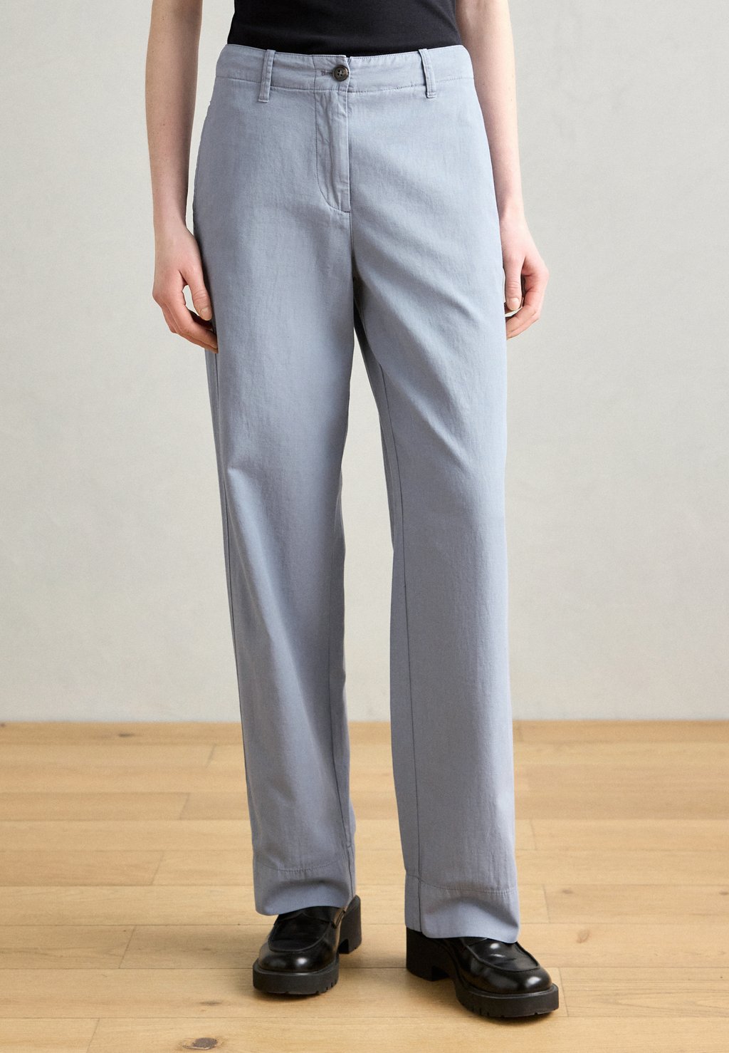 Брюки PANTS LANDE LONG MODERATE WIDE LEG FRENCH POCKETS ZIP FLY Marc O'Polo, темно-синий
Брюки PANTS LANDE LONG MODERATE WIDE LEG FRENCH POCKETS ZIP FLY Marc O'Polo, темно-синий