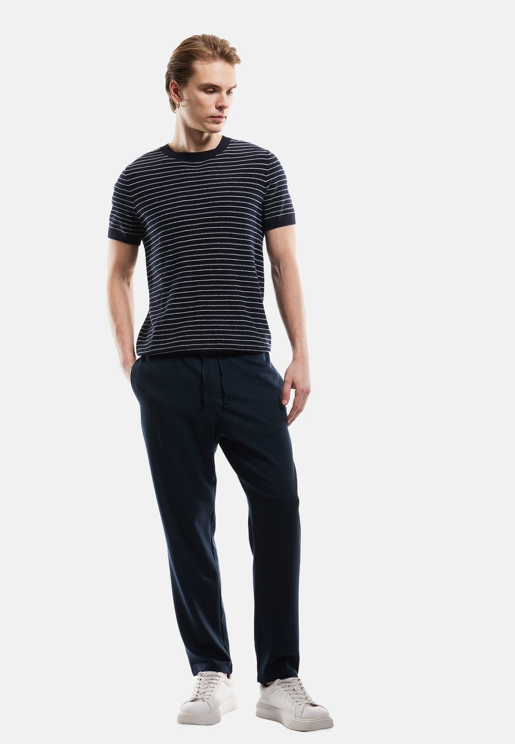 Спортивные штаны DRAWSTRING Koton, темно-синий
Спортивные штаны DRAWSTRING Koton, темно-синий