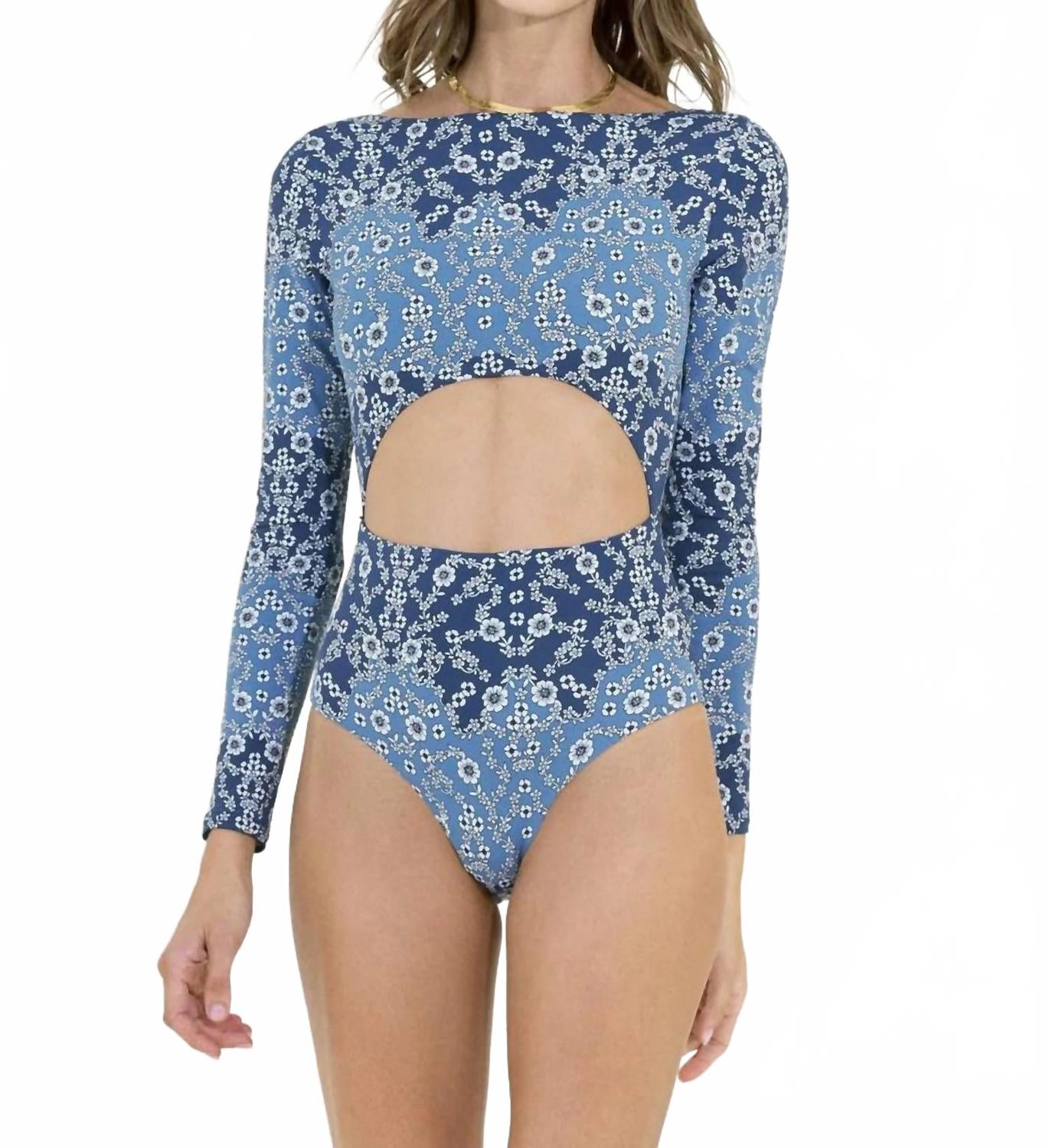 Викторианское настенное платье Аделин с вырезом в синем цвете MAAJI
Викторианское настенное платье Аделин с вырезом в синем цвете MAAJI