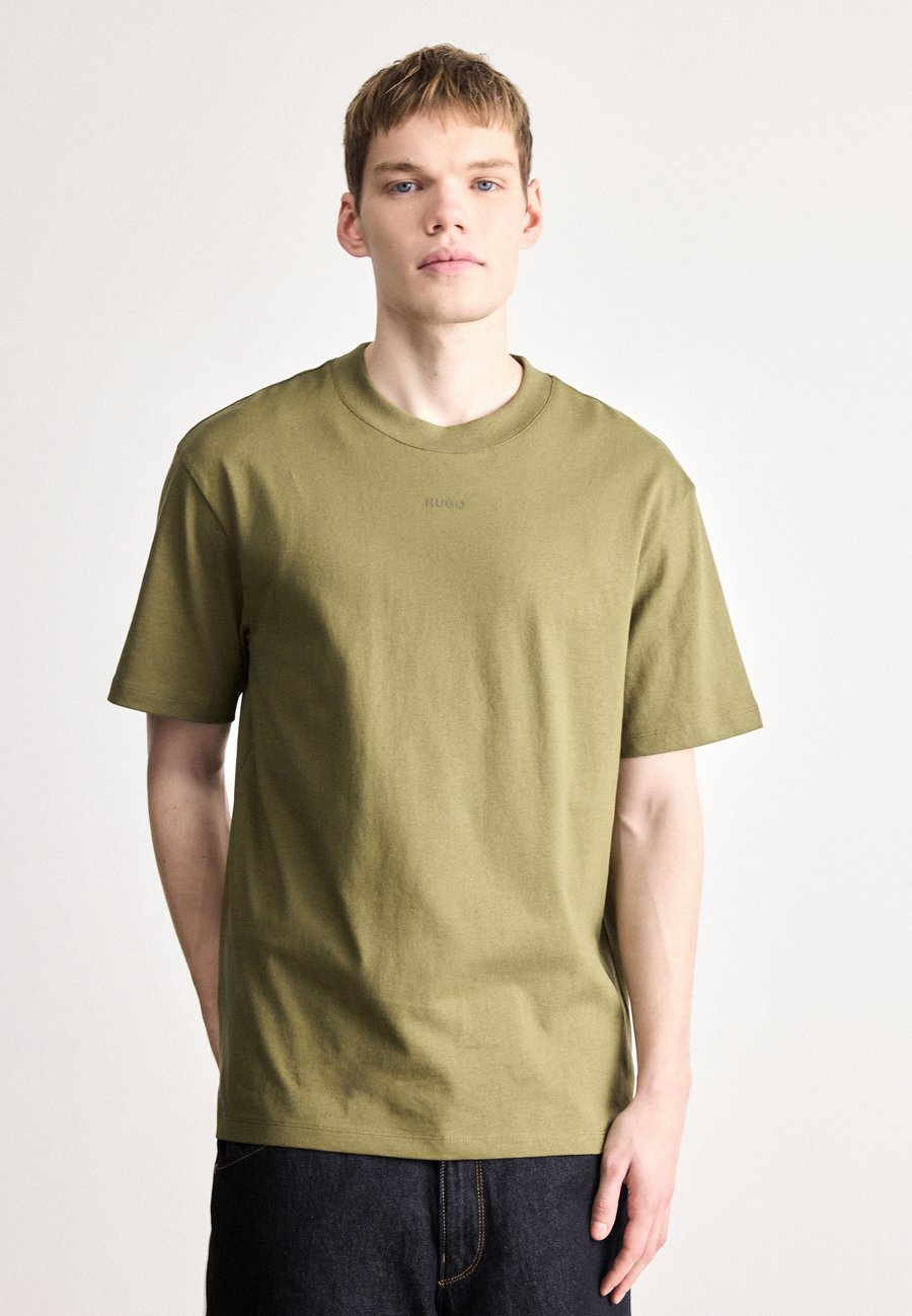Футболка HUGO DAPOLINO, Open Green/Khaki, Зеленый, Футболка HUGO DAPOLINO, Open Green/Khaki
Футболка HUGO DAPOLINO, Open Green/Khaki, Зеленый, Футболка HUGO DAPOLINO, Open Green/Khaki