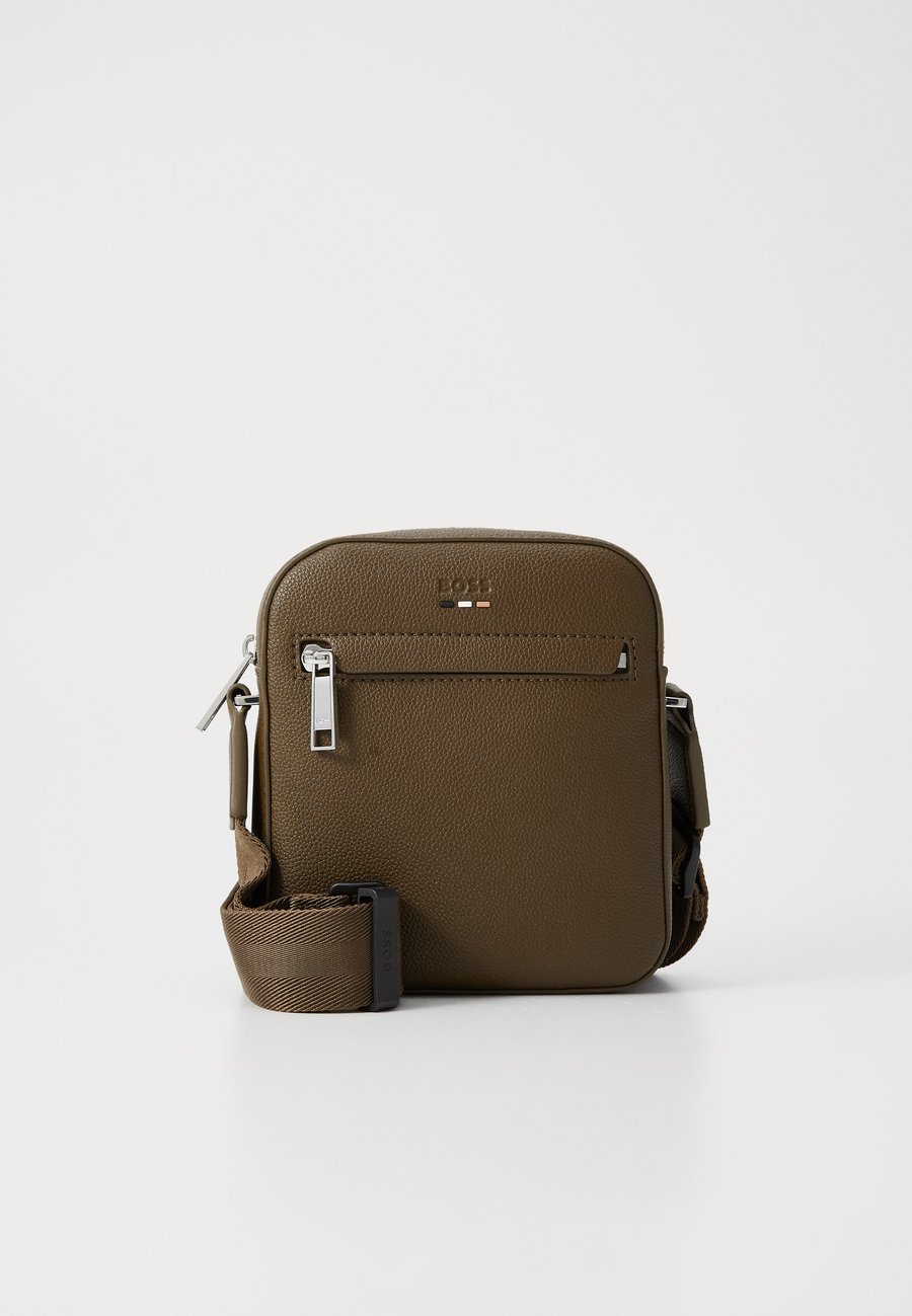 Сумка кросс-боди BOSS RAY ZIP, Open Green/Green
Сумка кросс-боди BOSS RAY ZIP, Open Green/Green