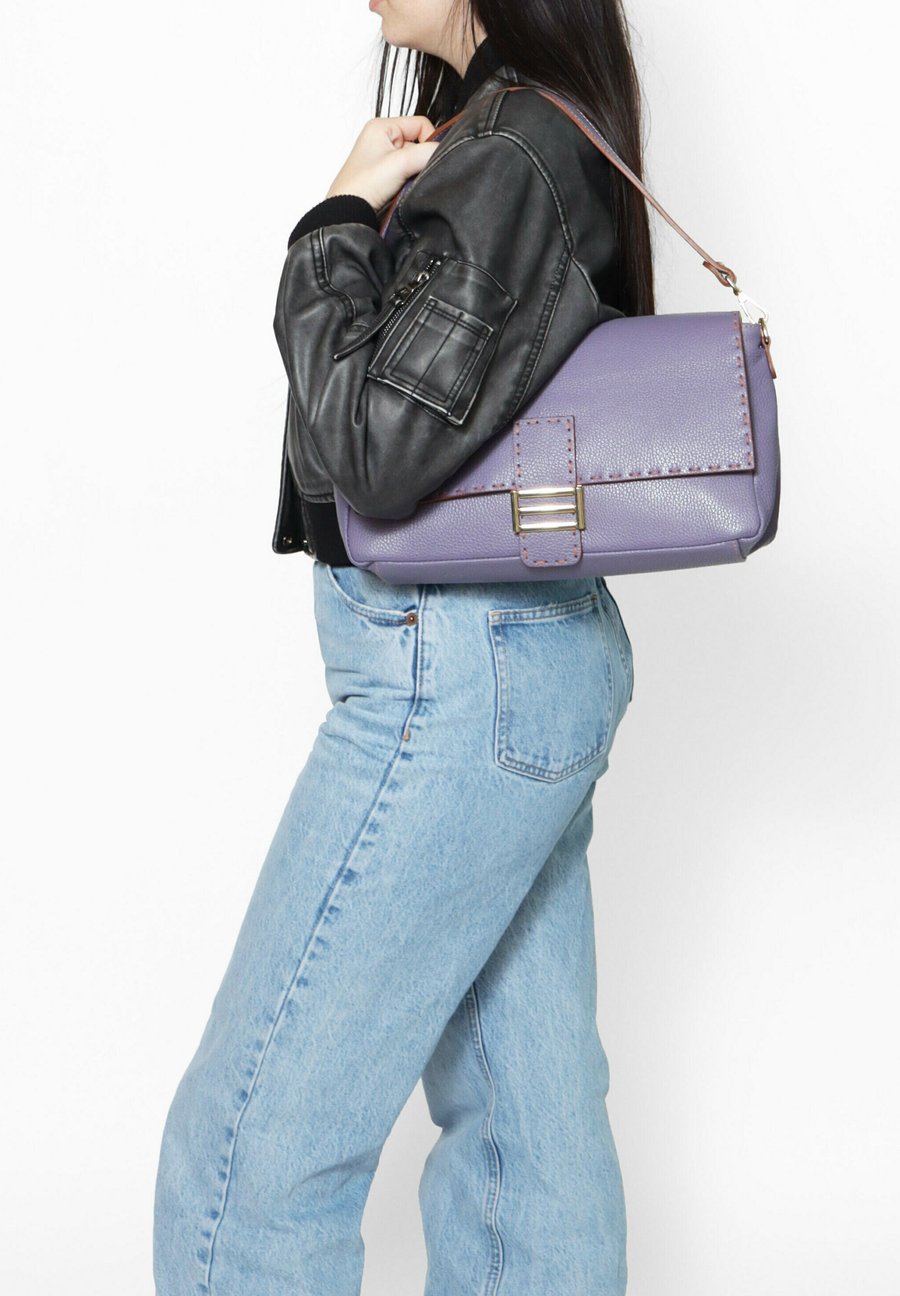Сумка Chiara Ferretti SHOULDER, D Violet/Purple
Сумка Chiara Ferretti SHOULDER, D Violet/Purple
