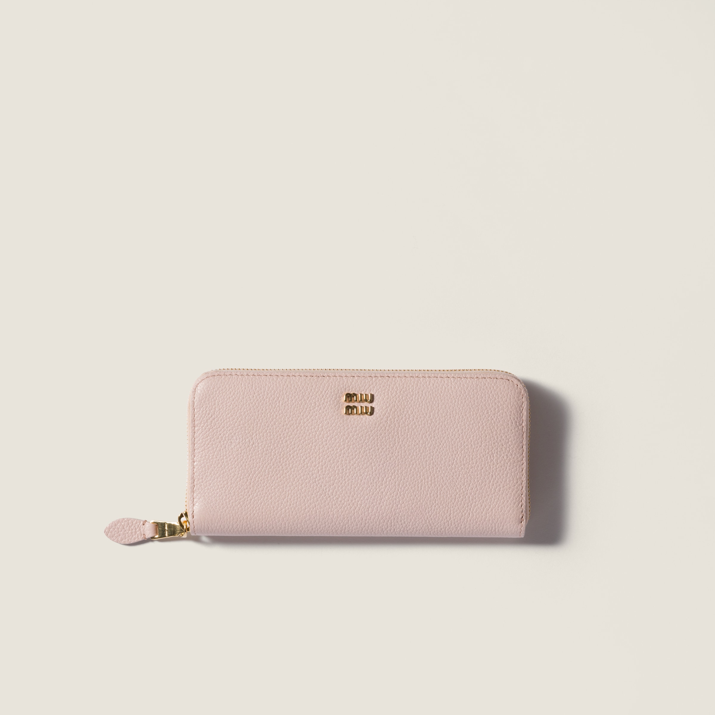 Большой кожаный кошелек MIU MIU, драгоценность
Большой кожаный кошелек MIU MIU, драгоценность