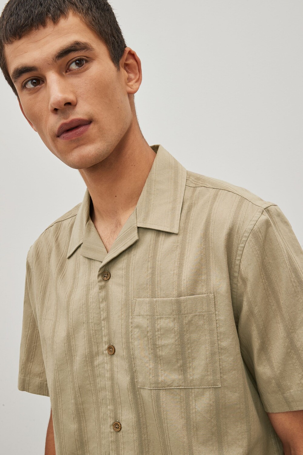 Рубашка из жатого хлопка с короткими рукавами и полосатым узором Next
Рубашка из жатого хлопка с короткими рукавами и полосатым узором Next