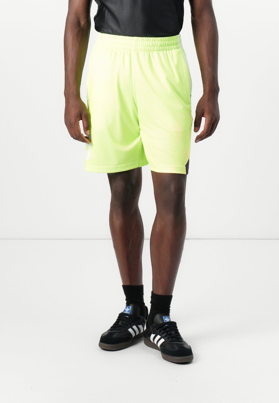 Шорты Adidas Originals NUWAVE SHORT, Signal Green/Neon Yellow
Шорты Adidas Originals NUWAVE SHORT, Signal Green/Neon Yellow