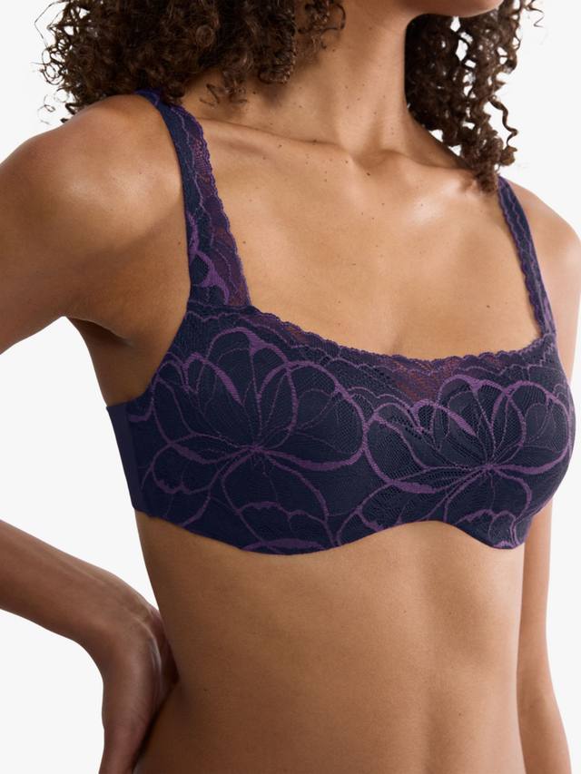 Бюстгальтер Balconette Illusion Lace с эффектом боди-мейкап Triumph, Prussian Blue
Бюстгальтер Balconette Illusion Lace с эффектом боди-мейкап Triumph, Prussian Blue