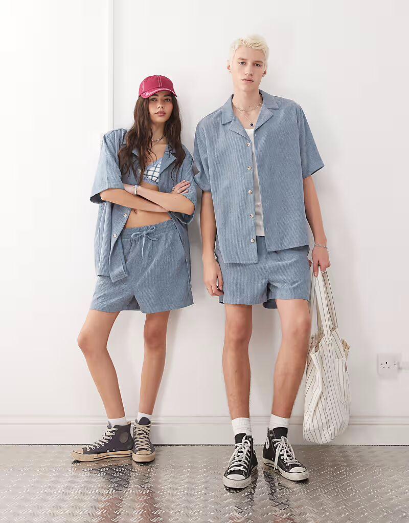 Reclaimed Vintage - Синие вельветовые шорты унисекс
Reclaimed Vintage - Синие вельветовые шорты унисекс