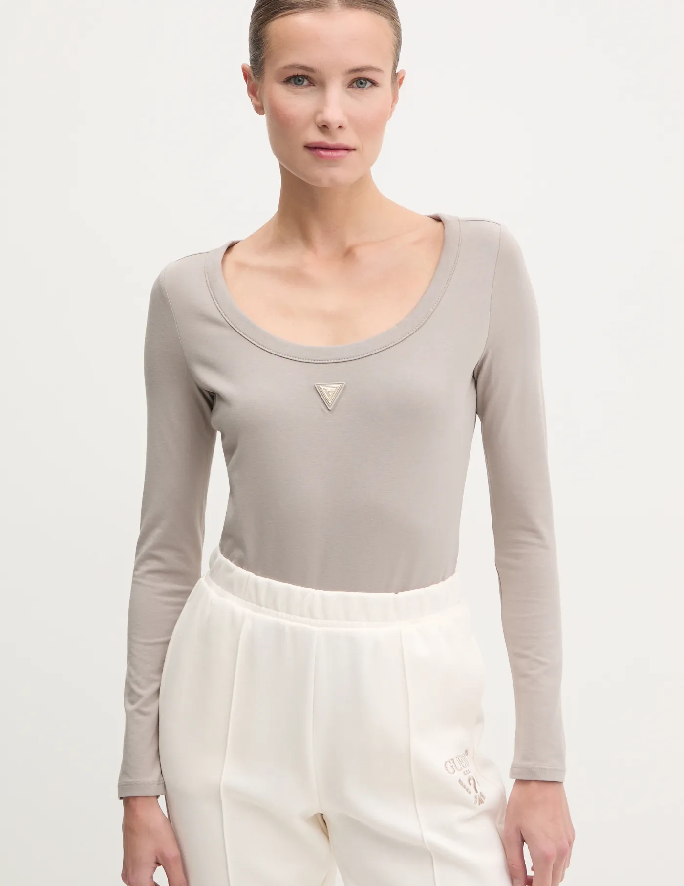 Боди COLETTE Guess, бежевый
Боди COLETTE Guess, бежевый