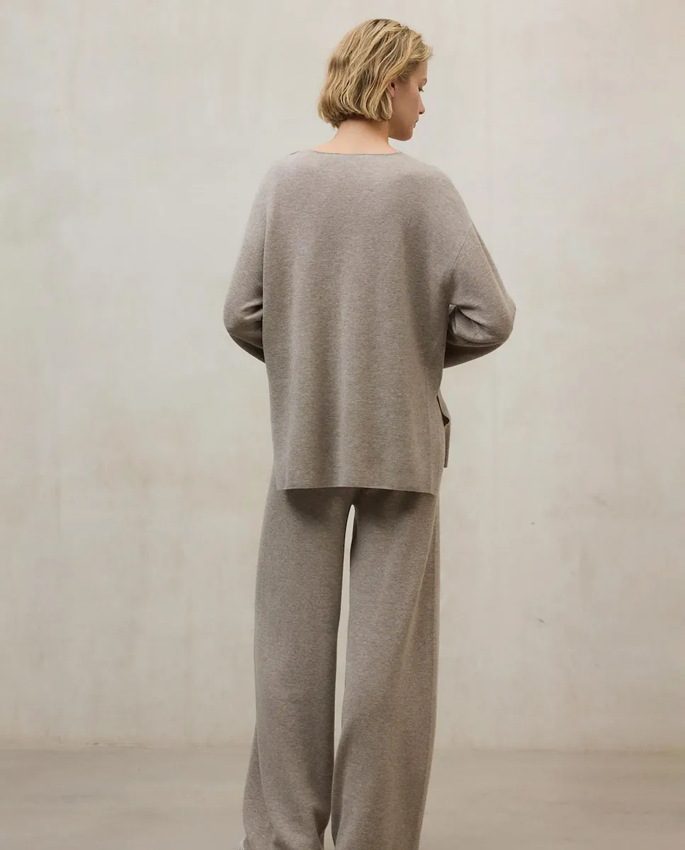 Женский джемпер с длинным рукавом и V-образным вырезом Ecoalf, бежевый
Женский джемпер с длинным рукавом и V-образным вырезом Ecoalf, бежевый