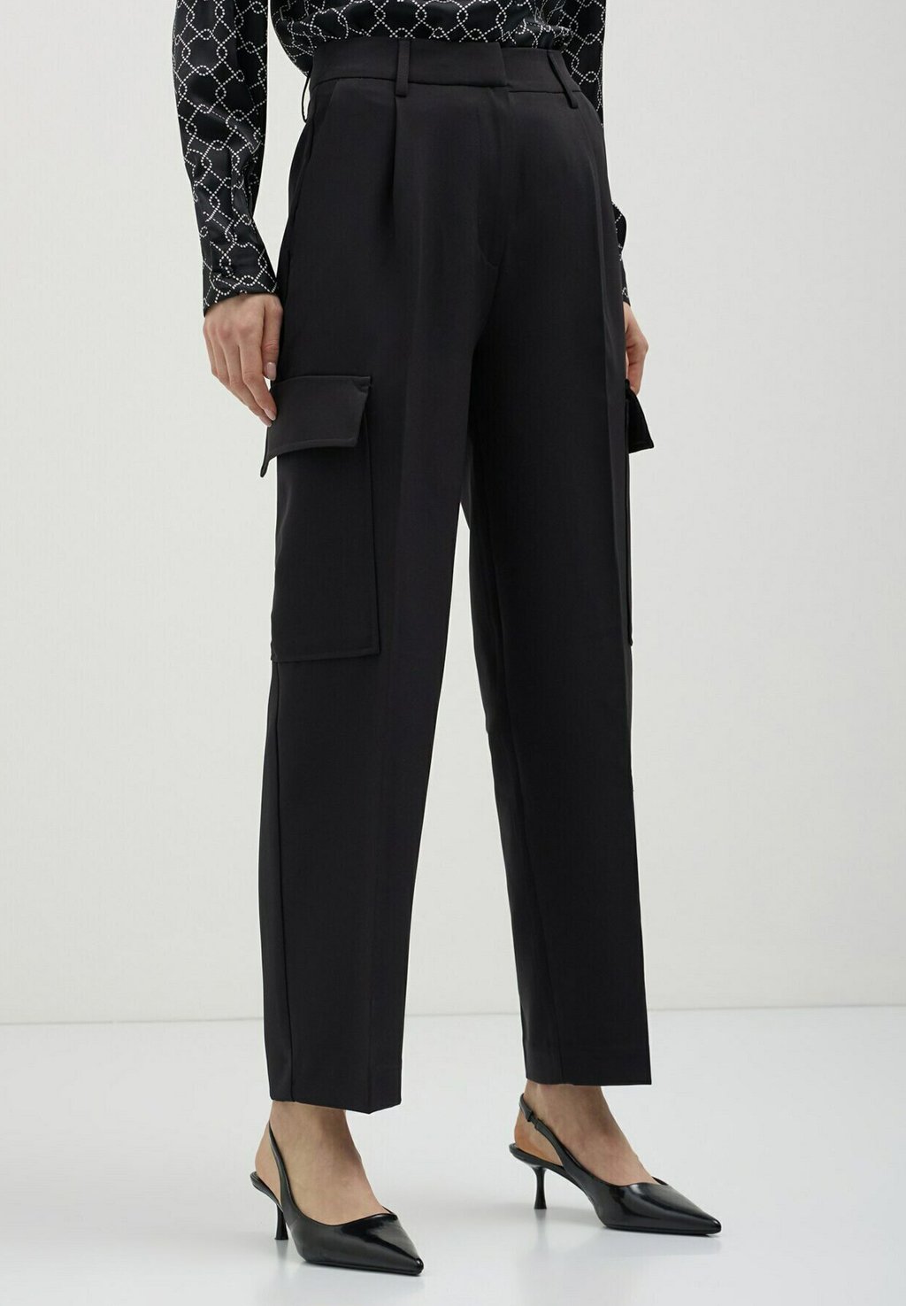 Брюки карго CARROT Calliope, черный
Брюки карго CARROT Calliope, черный