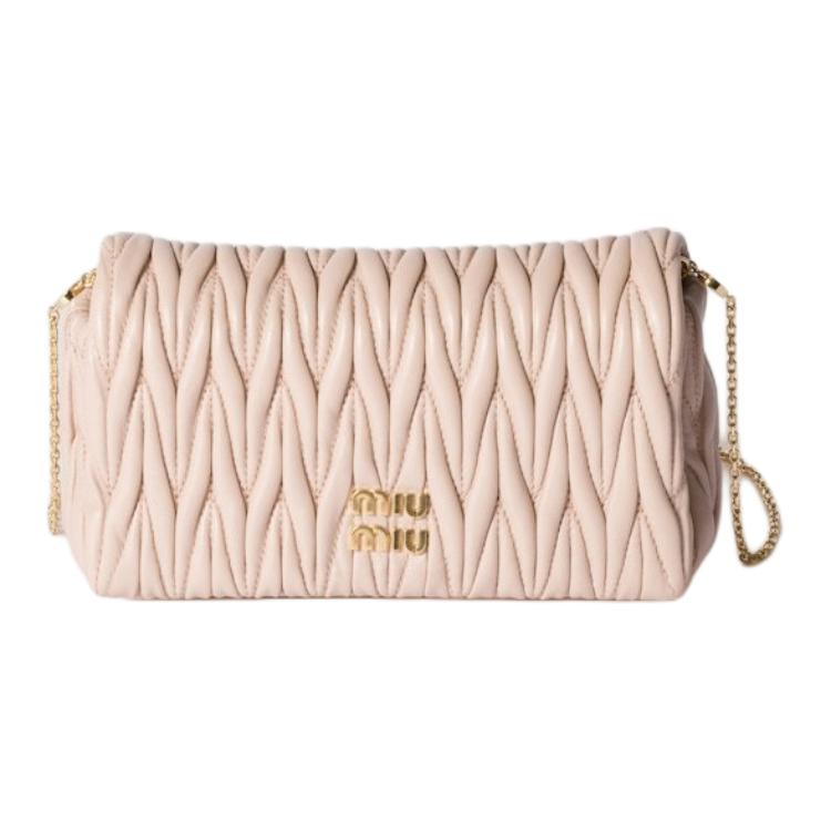 MIU MIU Кожаная сумка через плечо матлассе мини женская розовая
MIU MIU Кожаная сумка через плечо матлассе мини женская розовая
