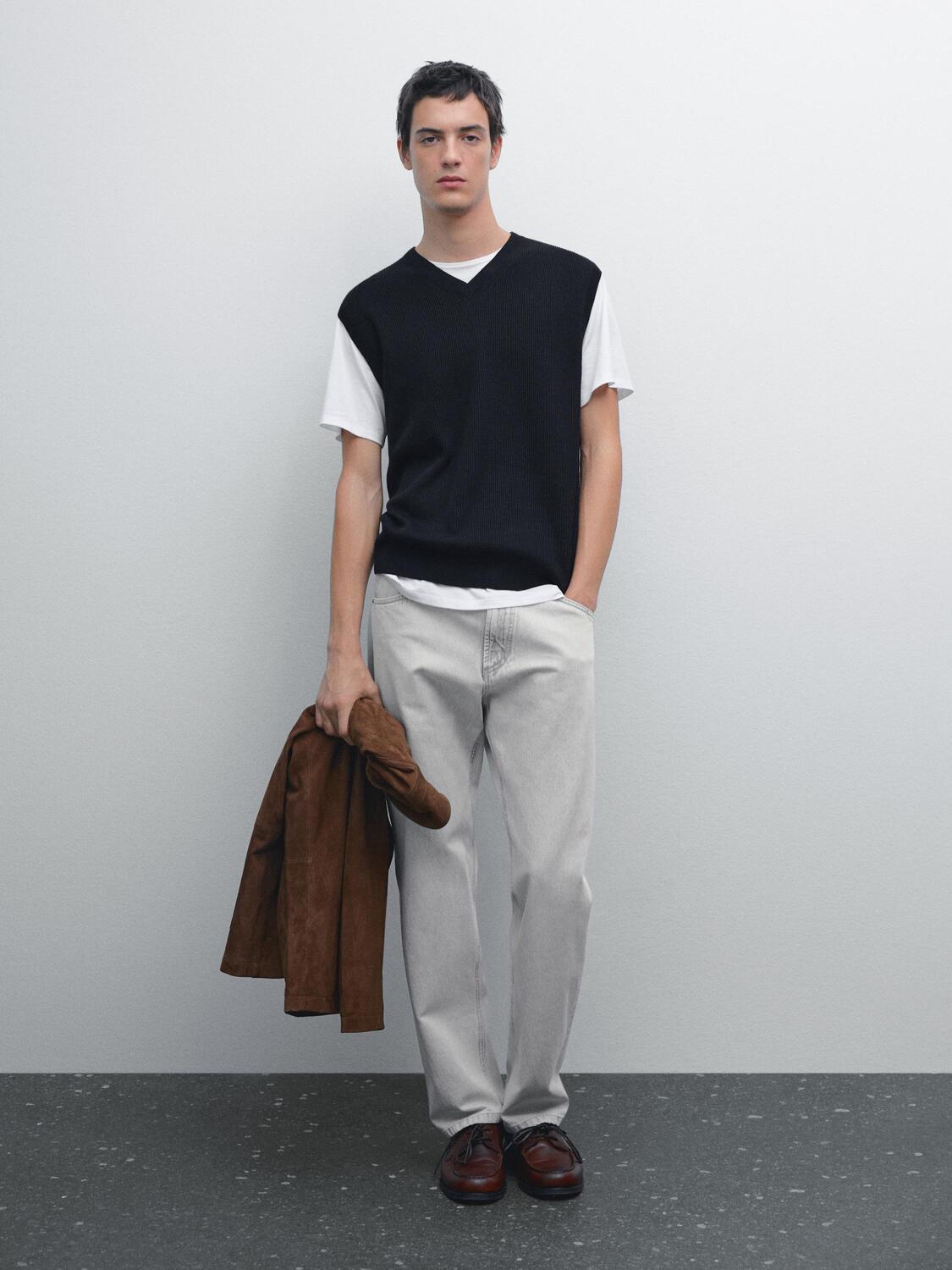 Трикотажный жилет с V-образным вырезом Massimo Dutti, темно-синий
Трикотажный жилет с V-образным вырезом Massimo Dutti, темно-синий